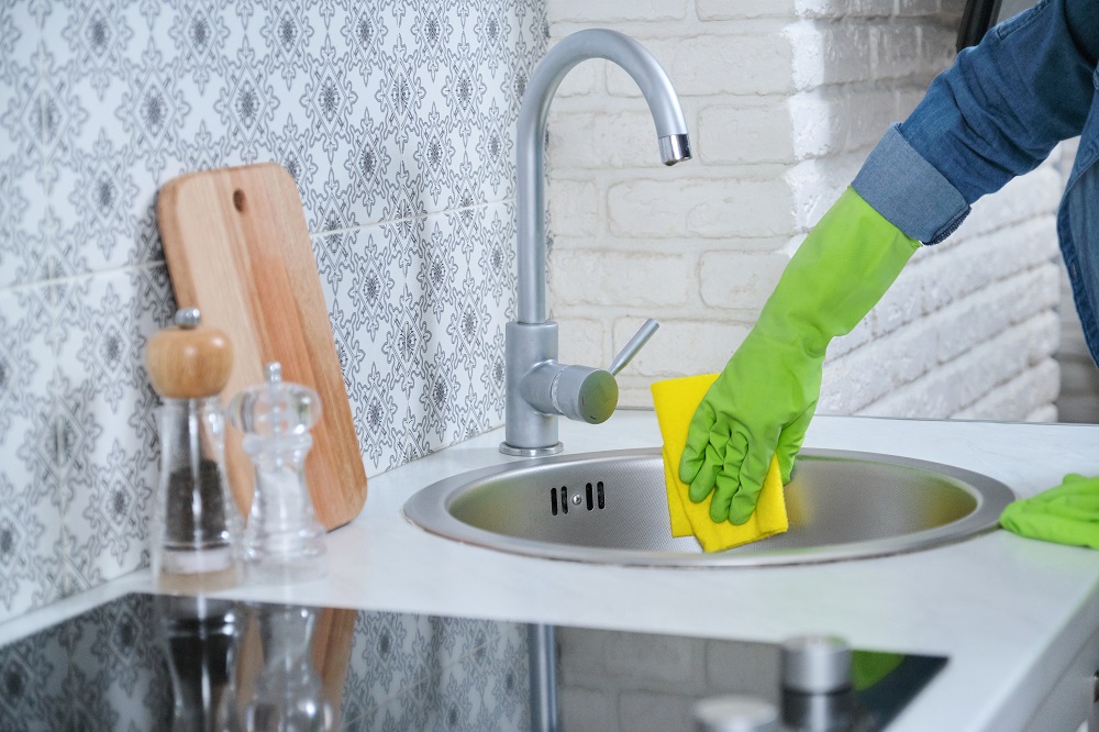3 Things You Should NEVER Leave Out During a Home Showing - Dirty Dishes, Trash and Cleaning Supplies
